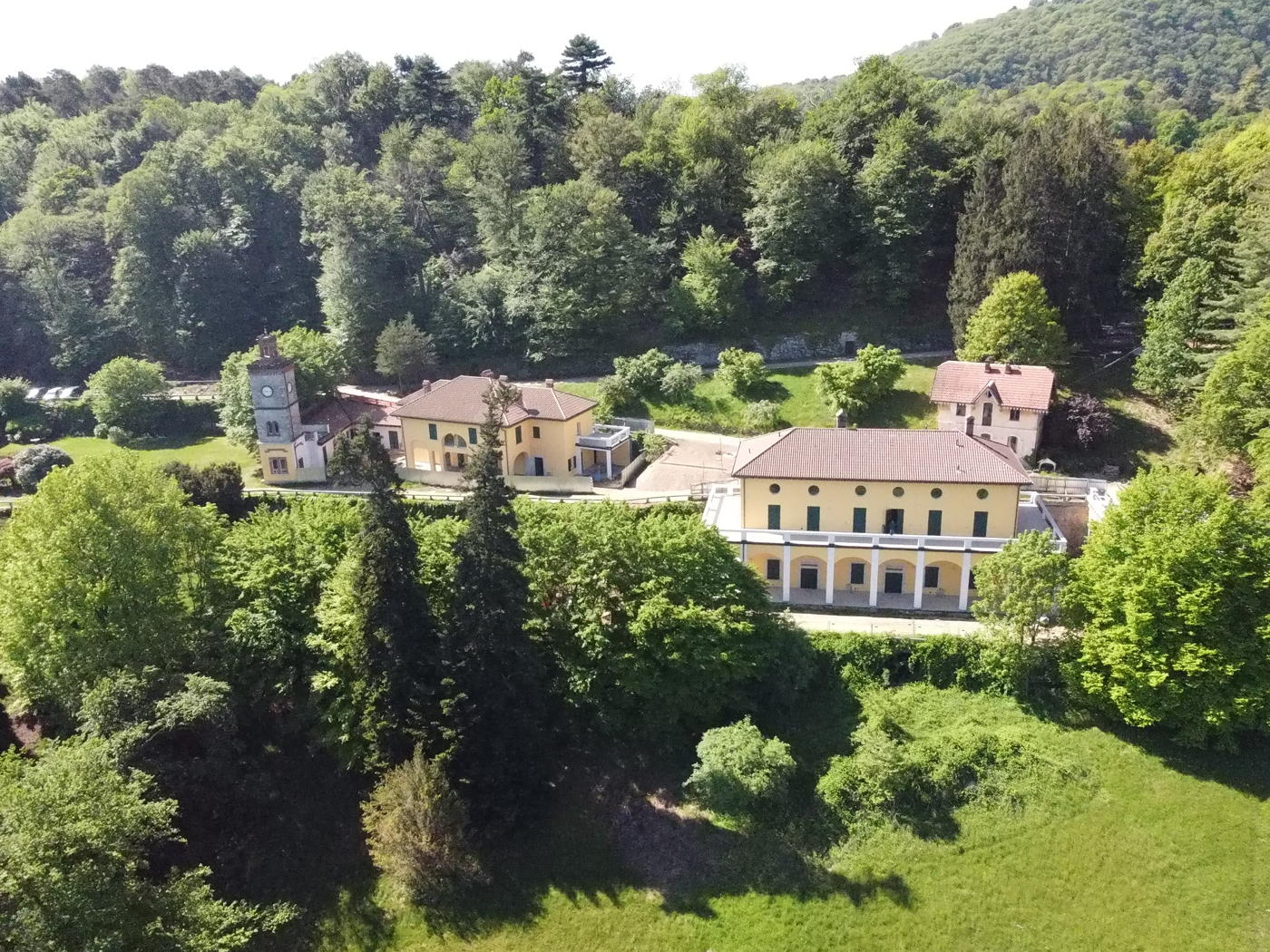 2 - Pella, Lago d’Orta – Appartamenti e villa con vista mozzafiato sul lago e sull’isola, spiaggia privata e posto barca. pella